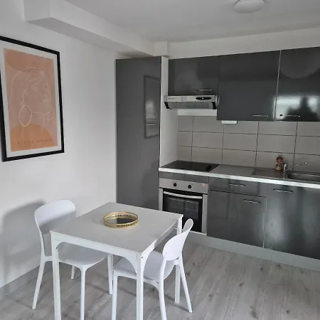 Elegant And Modern Appartamento